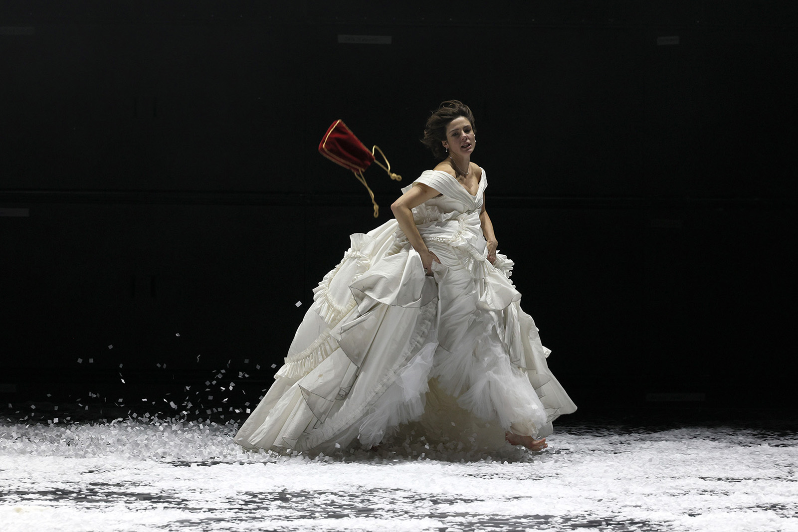 Сцена из спектакля «Анна Каренина»