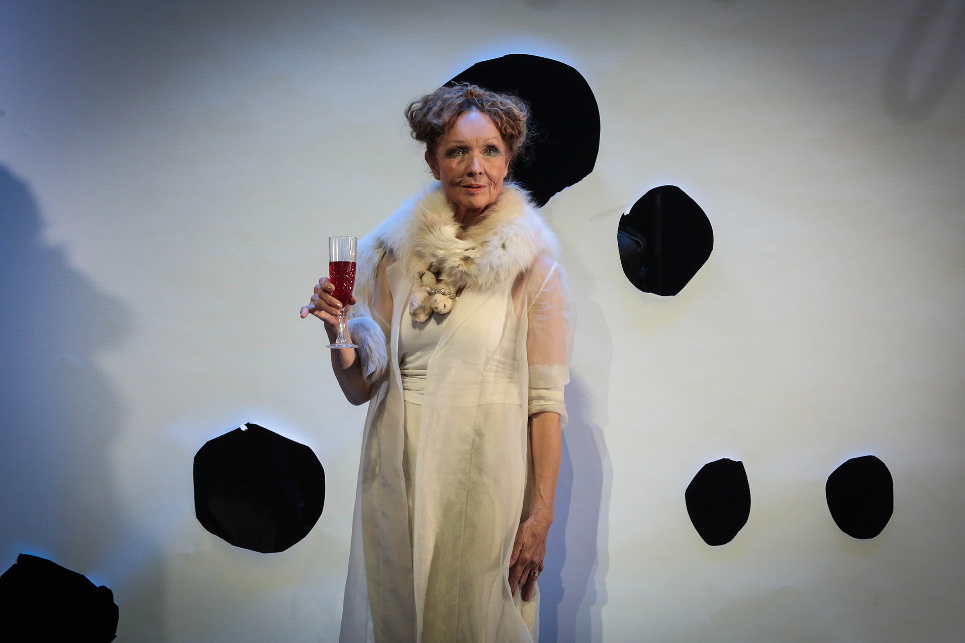 Сцена из спектакля «Из пустоты»