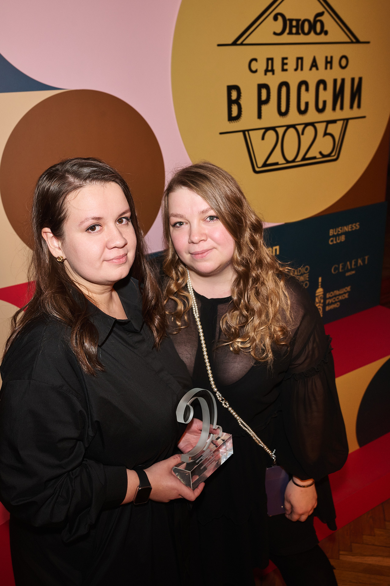 Екатерина Овсянникова (слева)