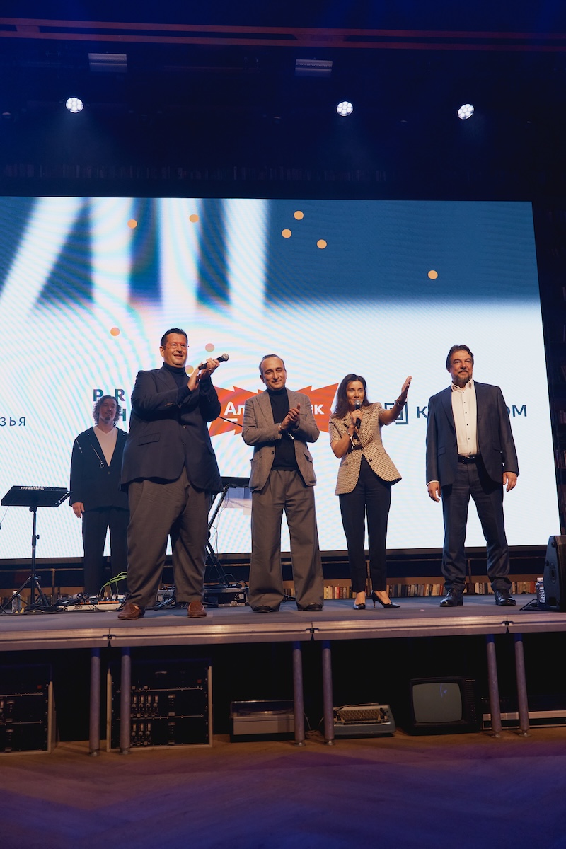 Первые лица фонда «Друзья»  Ян Яновский, Гор Нахапетян, Оксана Разумова и Григорий Мазманянц