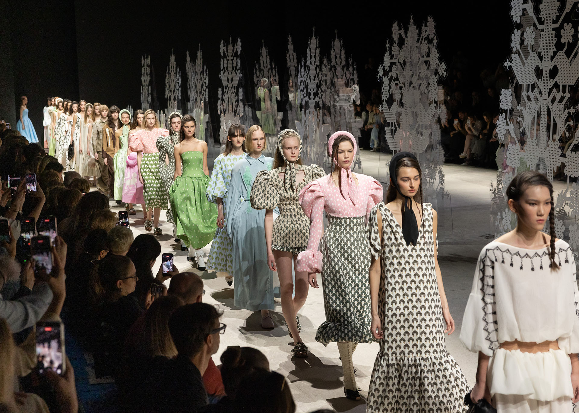 Показ коллекции Alena Akhmadullina