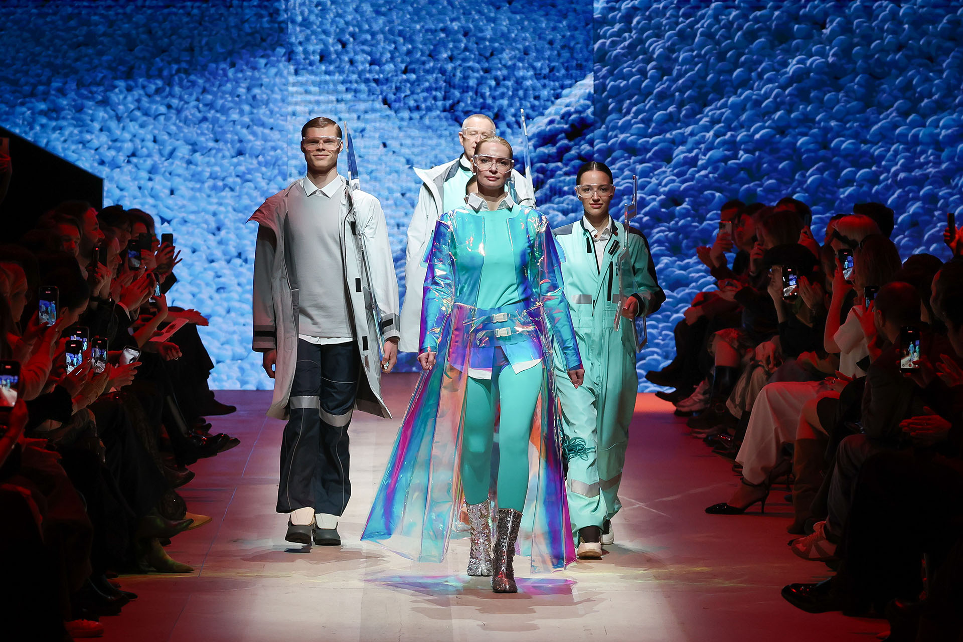 Показ креативного агентства Braining Group с брендами X5, «Вкусно — и точка», «Северсталь», СИБУР и «БТК ГРУПП» × «БАЛТИКА»