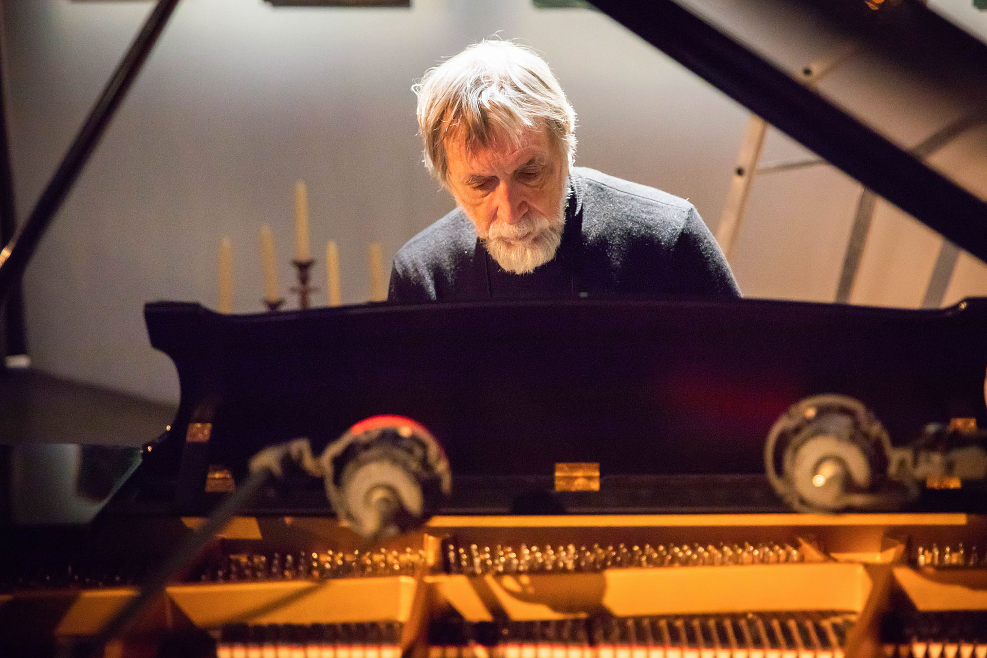 Владимир Мартынов