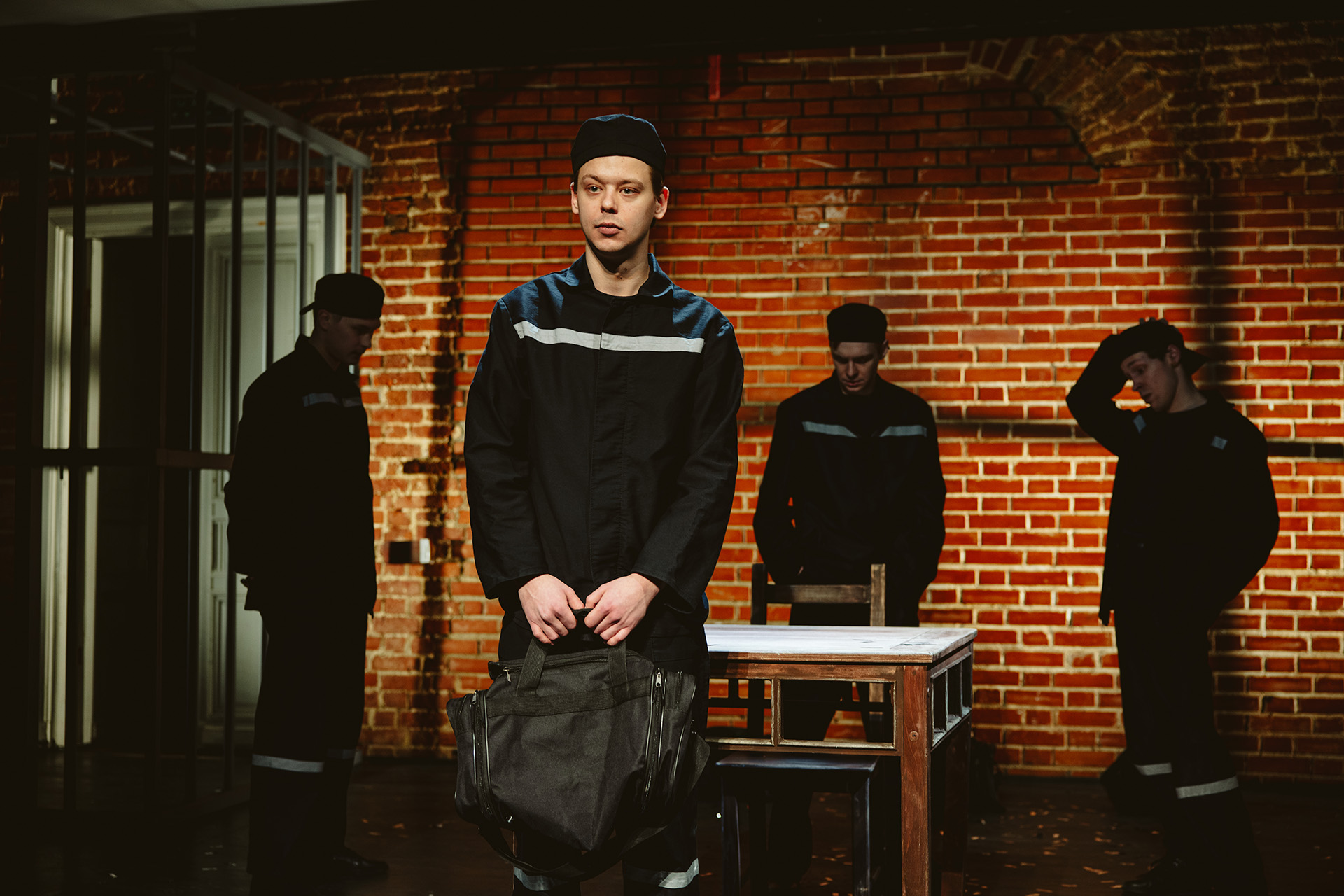 Сцена из спектакля «День закрытых дверей»