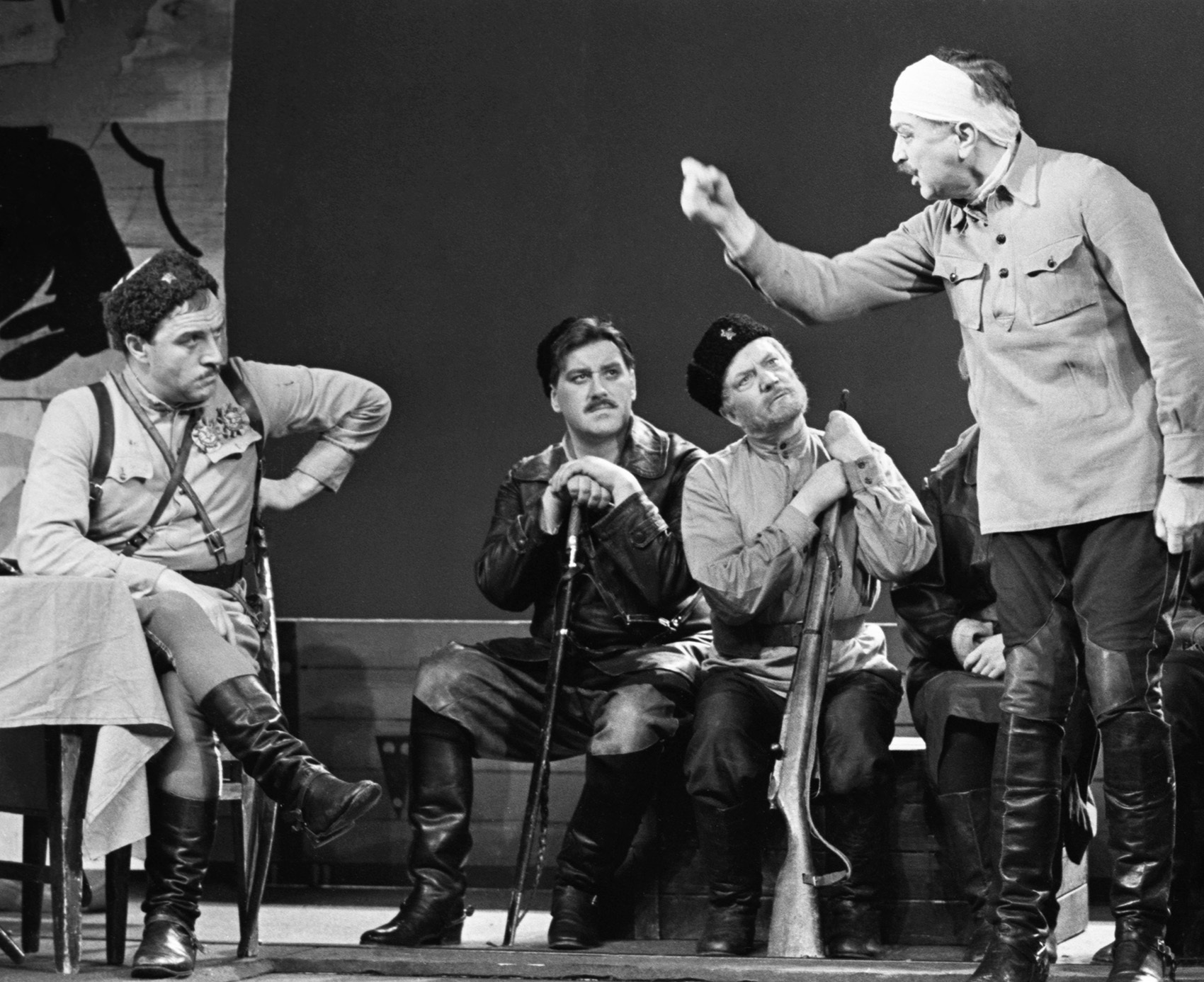 Сцена из спектакля «Конармия», режиссёр спектакля народный артист СССР Рубен Симонов