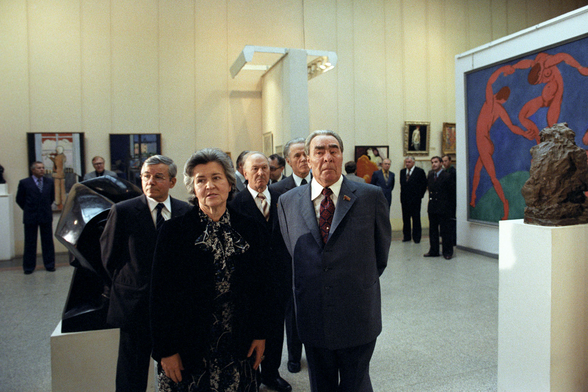 Ирина Антонова проводит экскурсию для Леонида Ильича Брежнева по выставке «Москва – Париж. 1900-1930», 28 сентября 1981 года