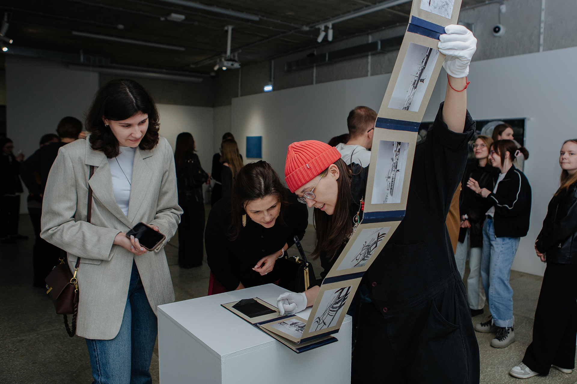 Открытие выставки «Поверхностное натяжение»