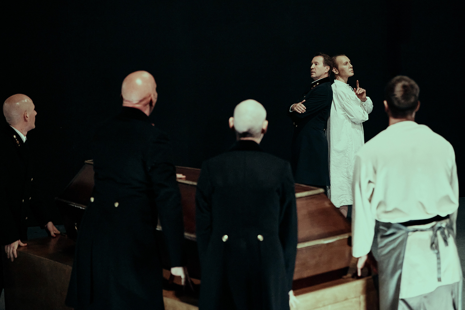 Сцена из спектакля «Обыкновенная смерть»