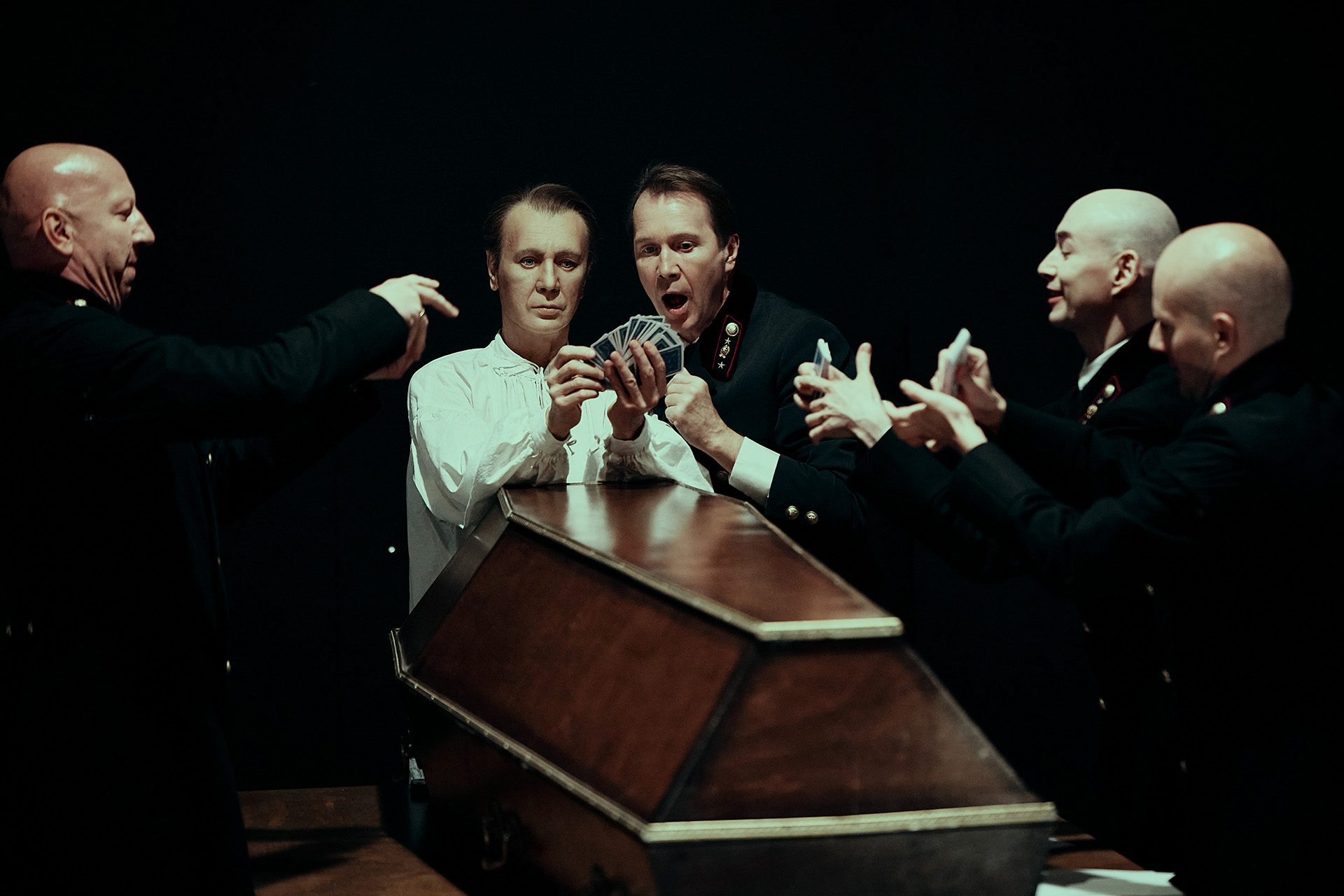 Сцена из спектакля «Обыкновенная смерть»