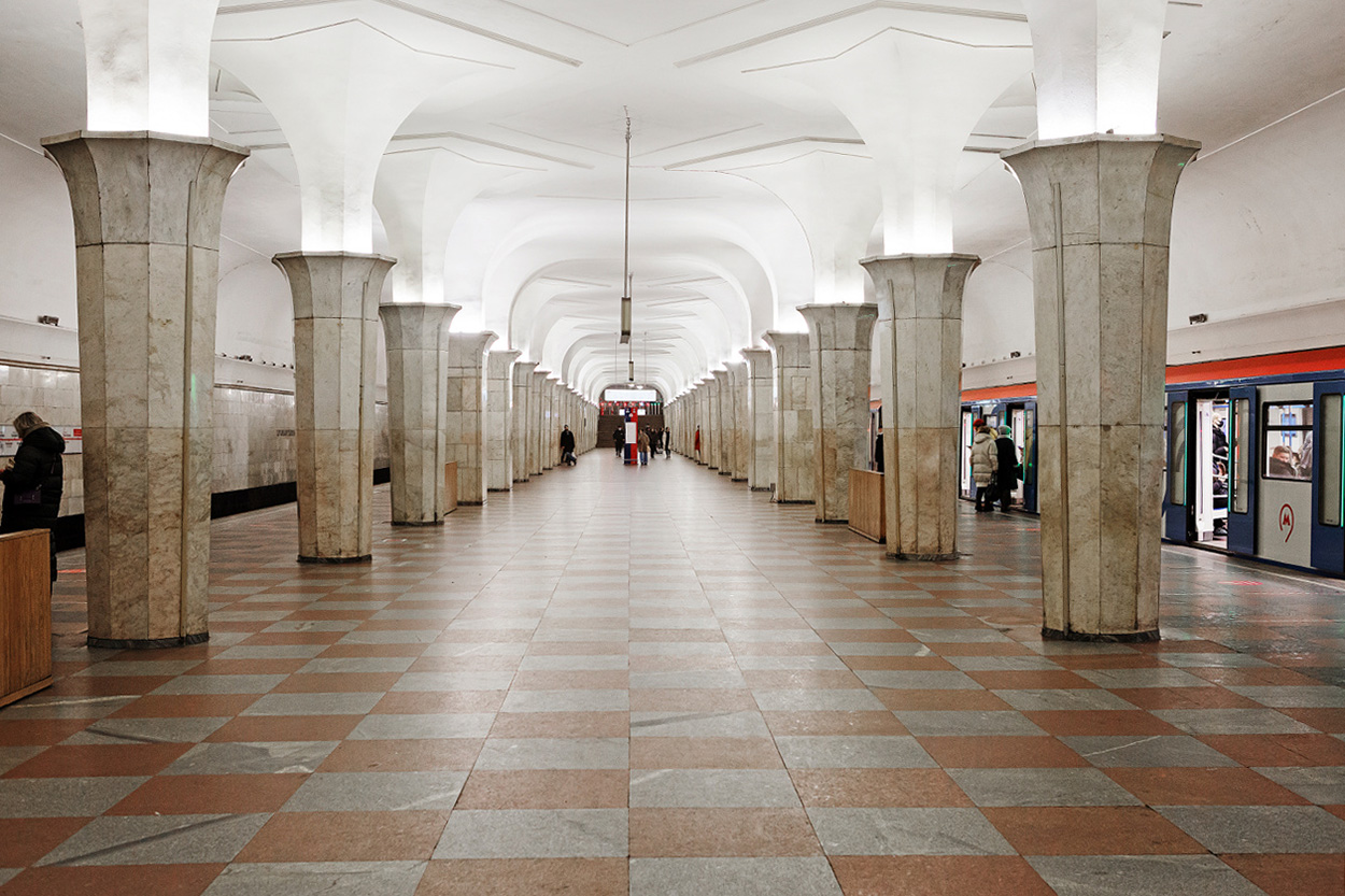 Станция метро «Кропоткинская»