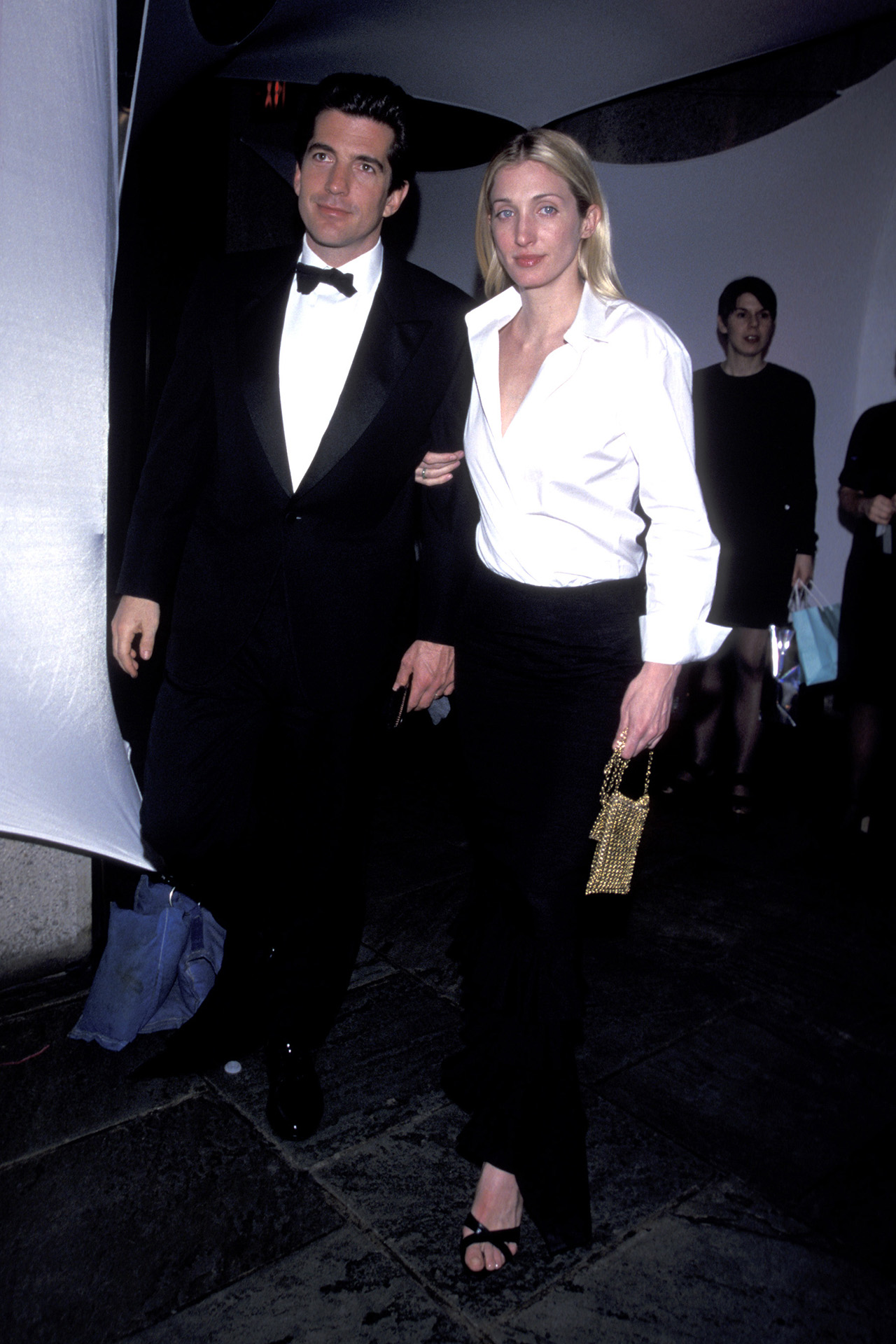 Джон Кеннеди-младший и Каролин Бессетт на ежегодном гала-концерте по сбору средств Brite Night Whitney в музее Уитни в Нью-Йорке