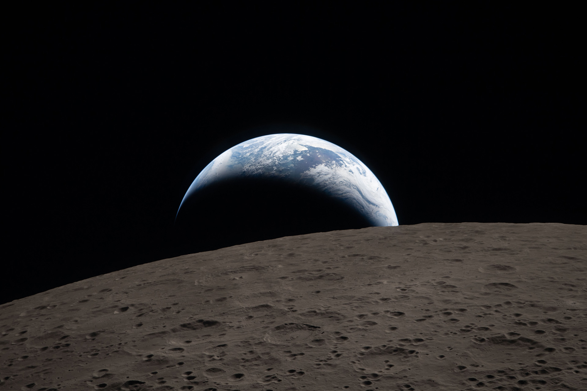  Заход Земли через иллюминатор космического аппарата Orion во время облета Луны экипажем Artemis II, 18:41 по восточному времени 6 апреля 2026 года