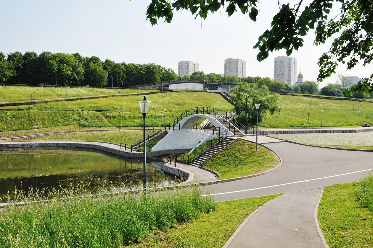 Парк Олимпийской деревни в районе Тропарево-Никулино, Москва