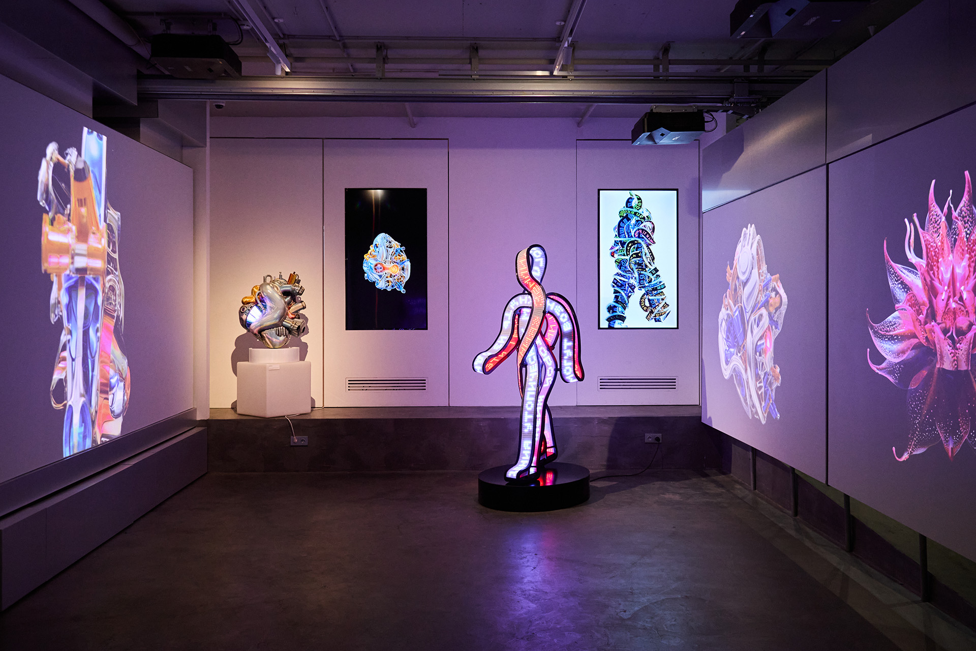 Экспозиция выставки «Symbiosis Vol. 2: между материей и данными»