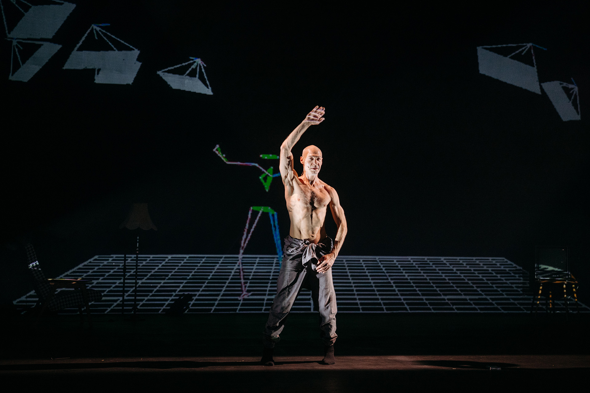 Сцена из спектакля «К чему меня жизнь не готовила»