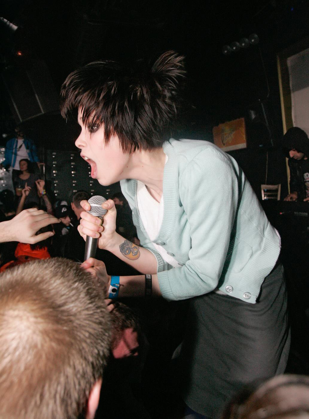 Выступление группы Crystal Castles в клубе «16 Тонн», 30 мая 2008 года