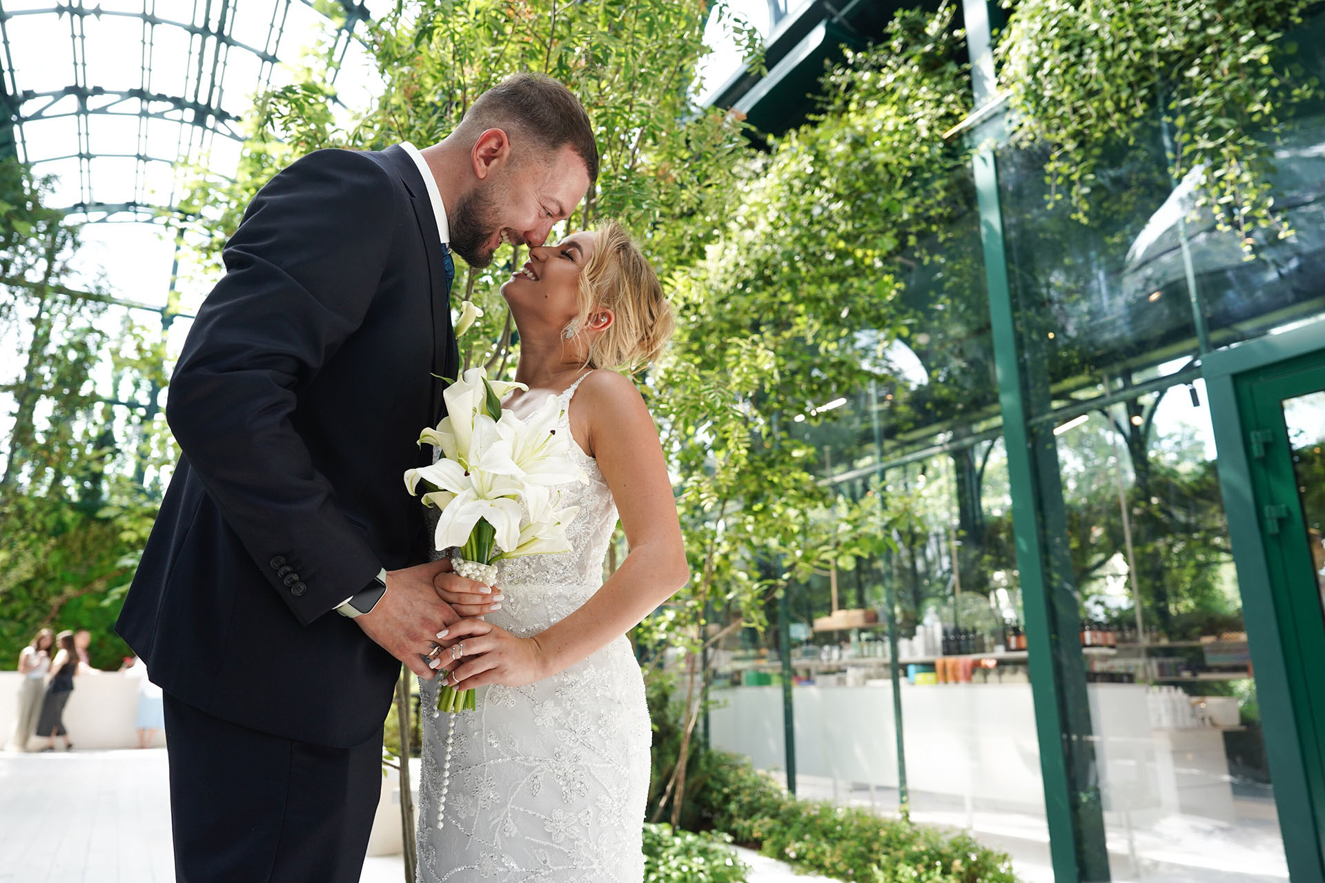 Первые церемонии бракосочетания на площадке проекта «Лето в Москве» на Болотной площади