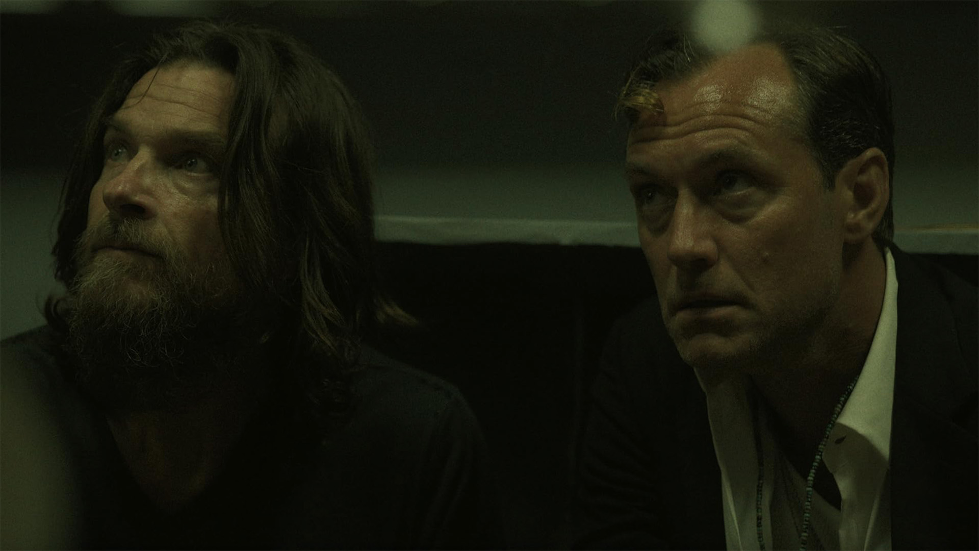 Кадр из сериала «Чёрный кролик»