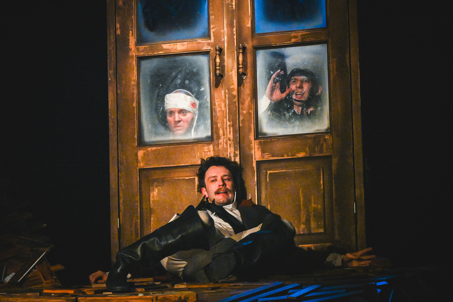 Сцена из спектакля «Герой нашего времени»