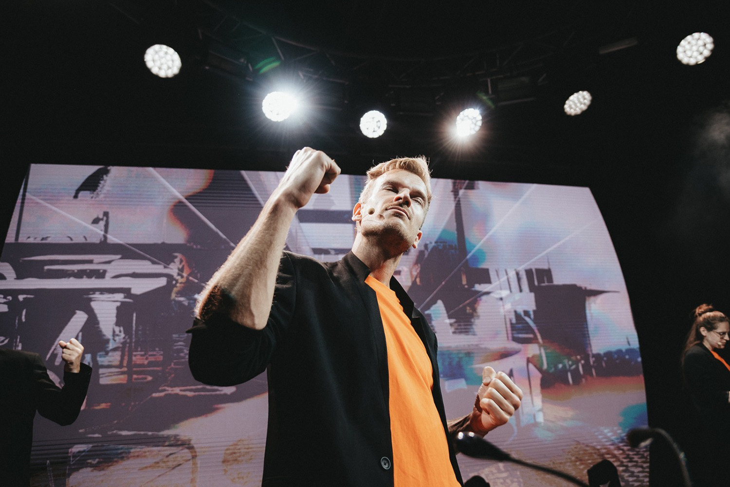 Сцена из спектакля «Сталевары»