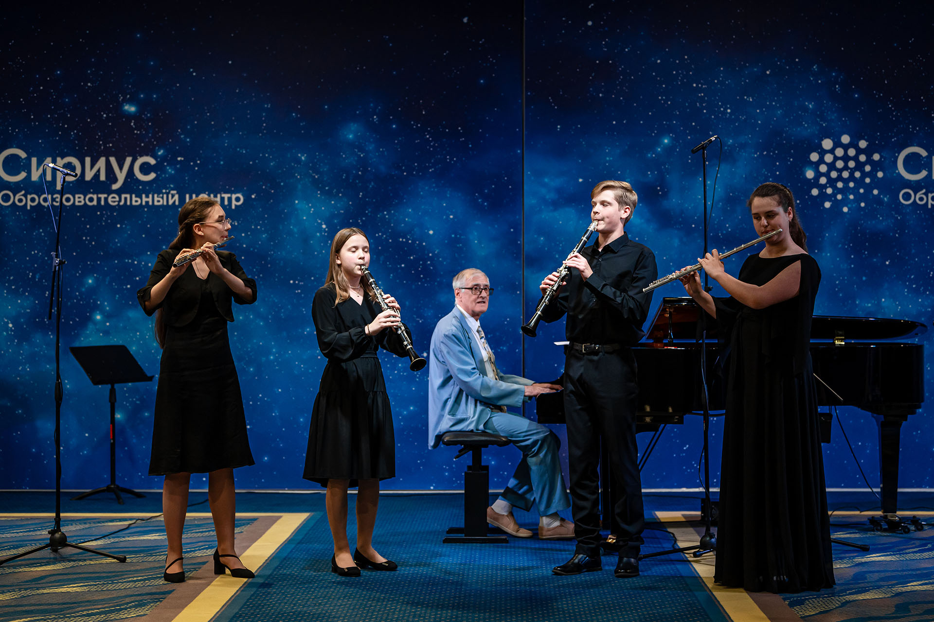 Концерт собственных сочинений, за фортепиано Игорь Рогалёв