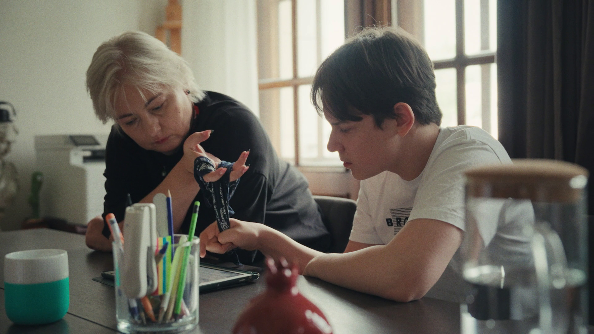 Кадр из сериала «В Хогвартс я не попал», Захар Шомин  и Ольга Николаева