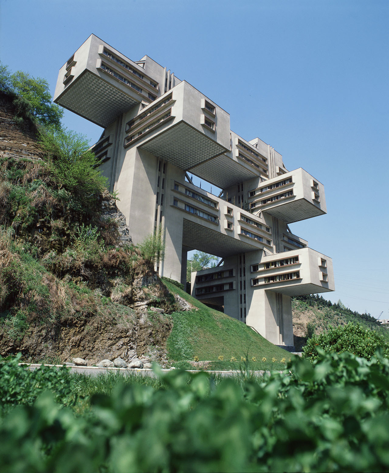 Здание Министерства автомобильных дорог в Тбилиси, Грузия 