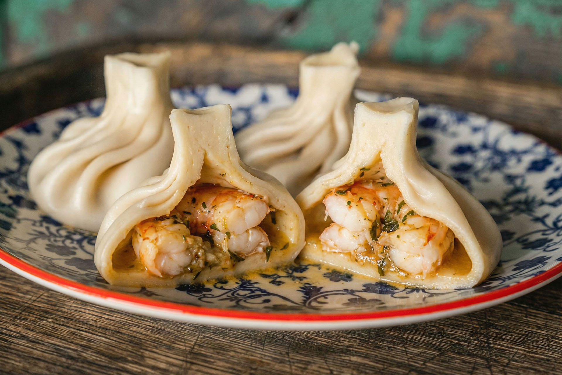 Хинкали «том-ям» с креветками