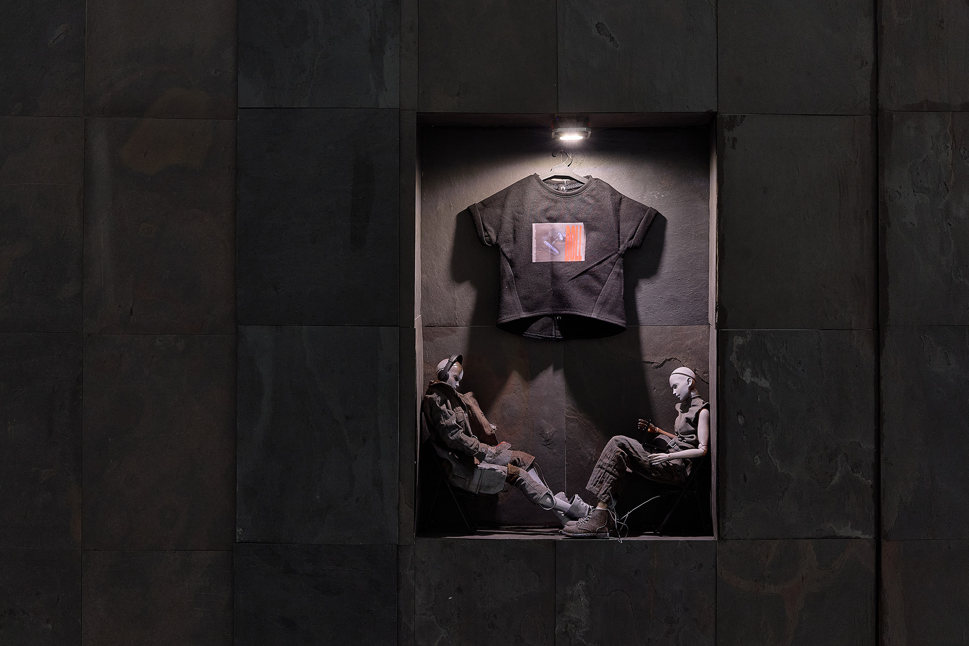 Экспозиция выставки «Doll’s Dream / На плечах слепых гигантов»