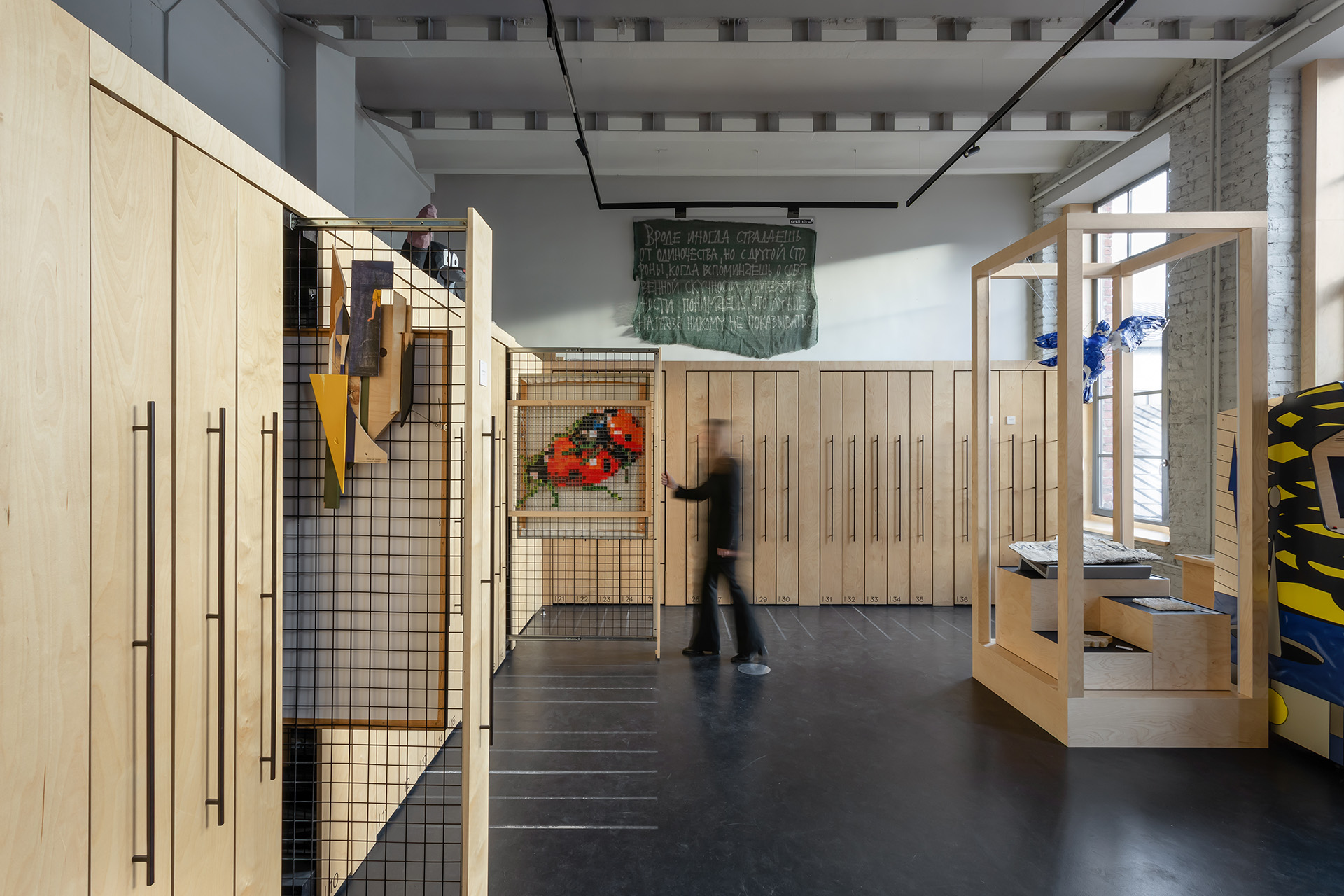 Экспозиция выставки «Артефакты»