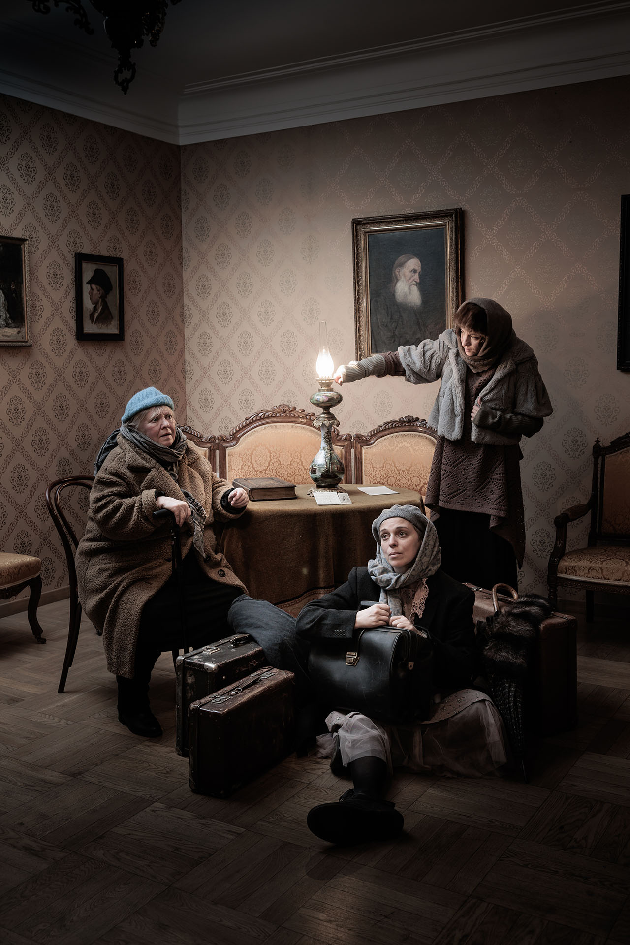 Фото к спектаклю «Три»