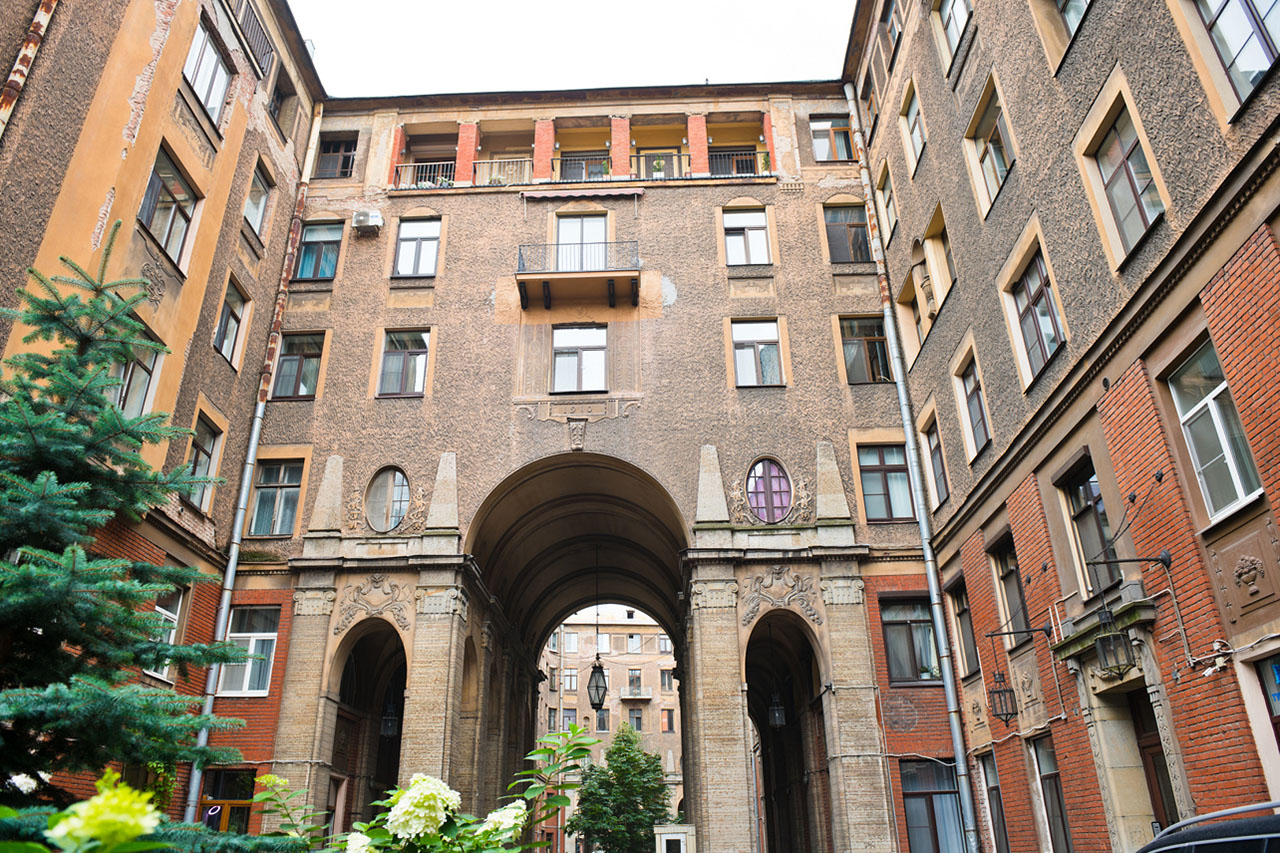 Доходный дом графа М. П. Толстого («Толстовский дом»), внутренний двор