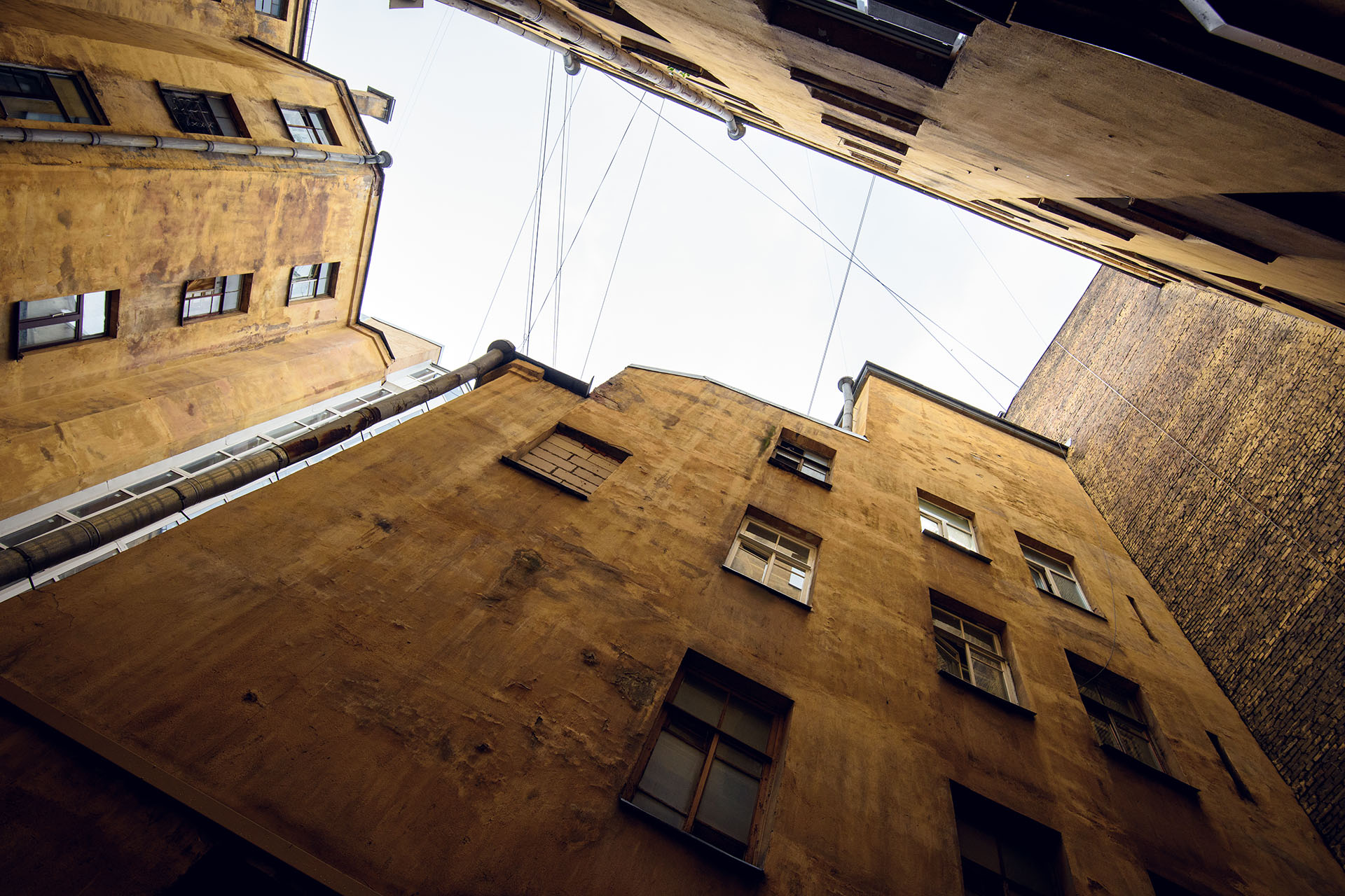 Двор-колодец в Санкт-Петербурге