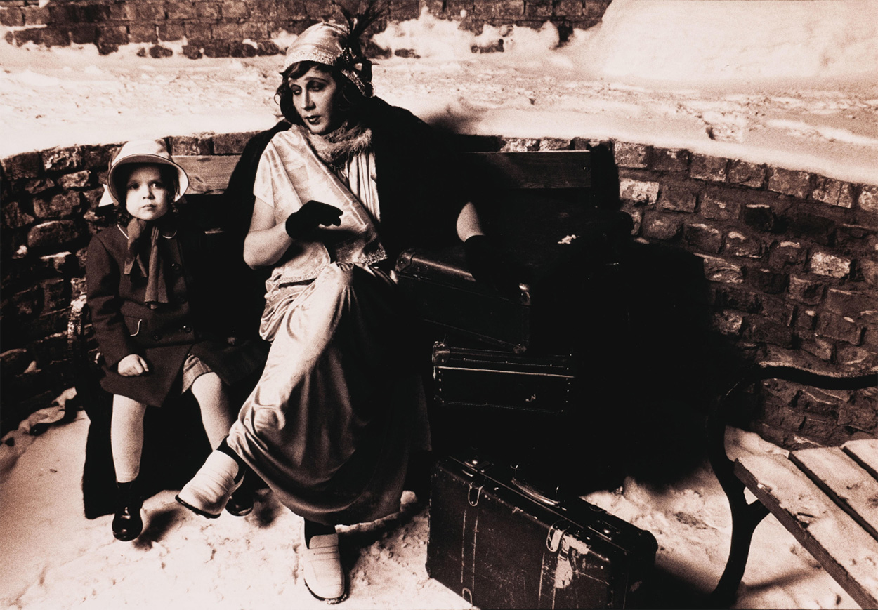 Владислав Мамышев-Монро, «На чемоданах», из серии «Сказки о потерянном времени», 2001 год