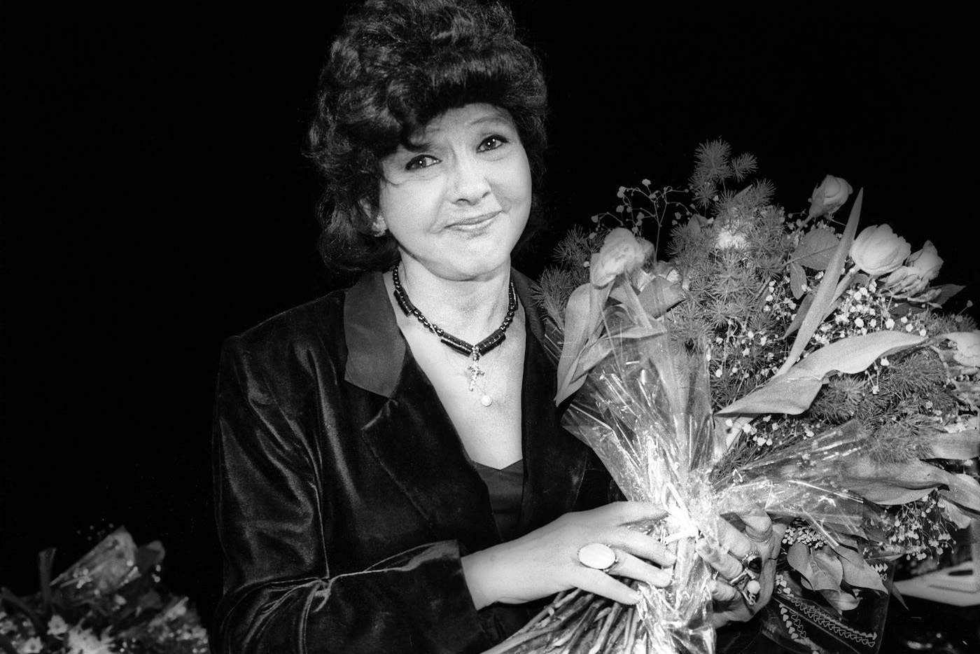 Белла Ахмадулина на церемонии вручения премии «Триумф»